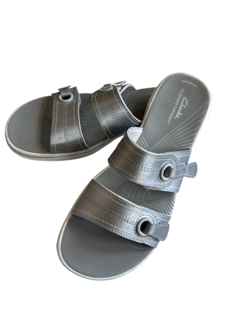 Clarks Women’s silver metallic Cloudsteppers Breeze Piper slide sandals  9 NEW